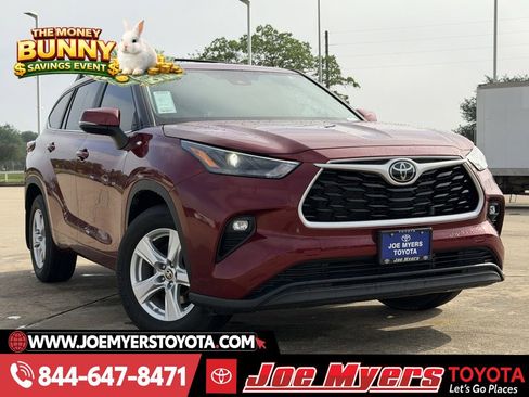 Used 2024 Toyota Highlander LE image 1