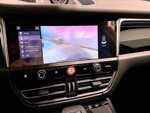 Used 2025 Porsche Macan image 26