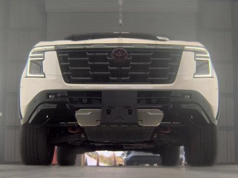 Used 2025 Nissan Armada PRO-4X w/ Pro-4X Premium Package AWD/4WD image 3