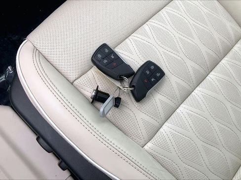 Used 2021 Buick Envision Avenir w/ Technology Package II image 14