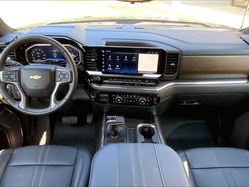 Used 2023 Chevrolet Silverado 1500 High Country w/ Technology Package AWD/4WD image 15