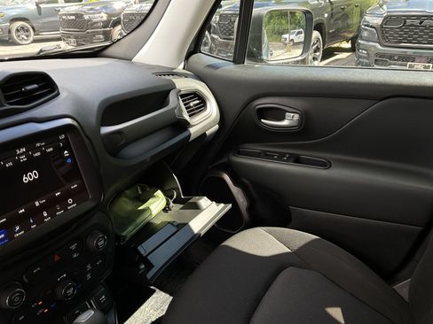 Used 2023 Jeep Renegade Latitude AWD/4WD image 41