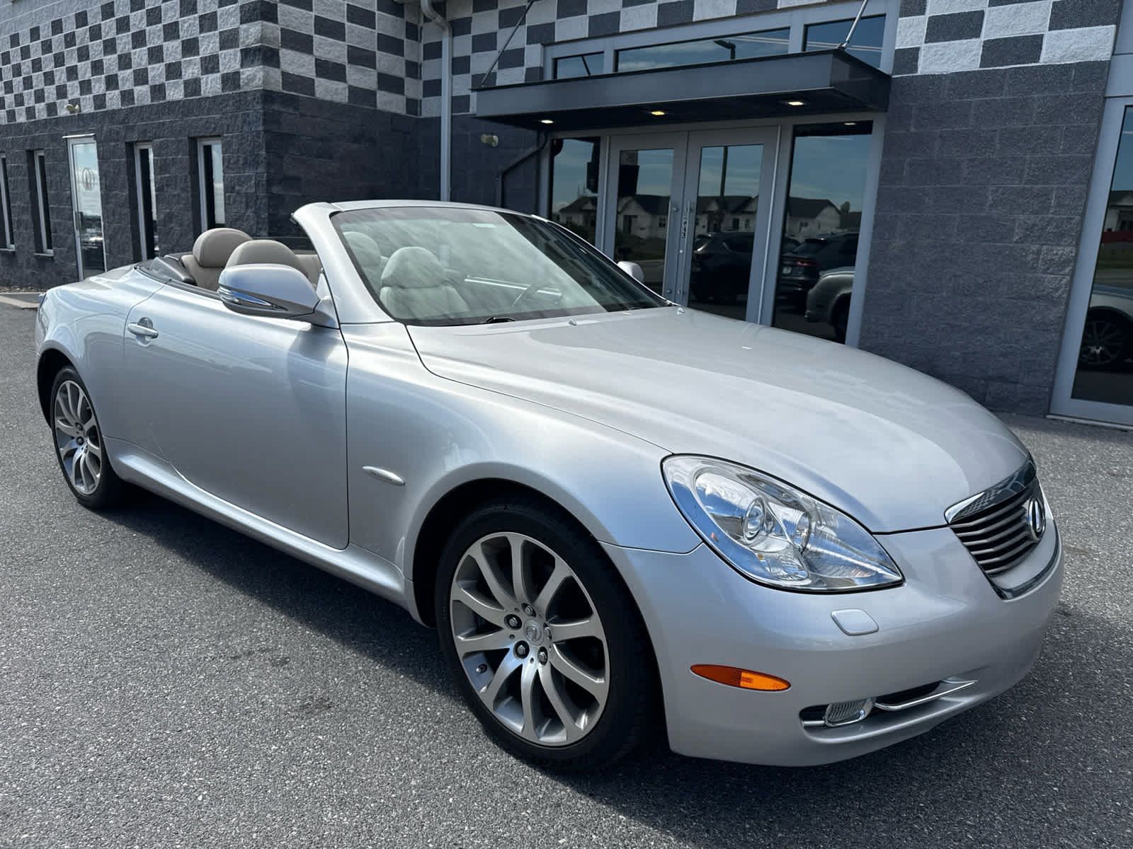 Used 2009 Lexus SC 430 Convertible RWD image 2
