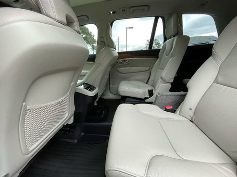 Used 2022 Volvo XC90 T6 Momentum w/ Advanced Package image 26
