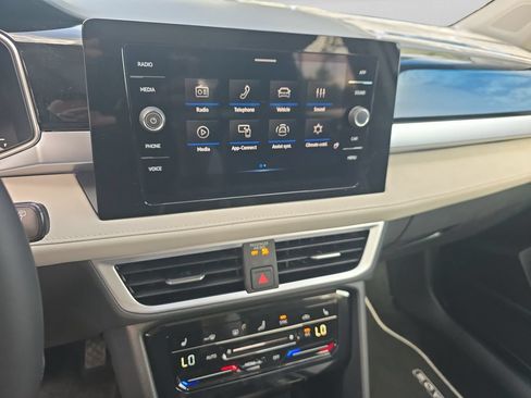 New 2026 Volkswagen Taos SE FWD image 21