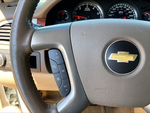 Used 2012 Chevrolet Avalanche LTZ RWD image 22