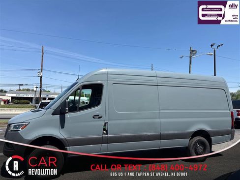 Used 2024 Mercedes-Benz Sprinter 2500 image 4