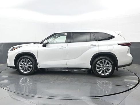 Used 2026 Toyota Highlander Limited image 23