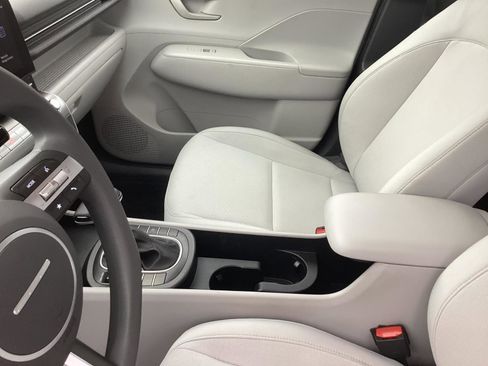 Used 2025 Hyundai Kona SE FWD image 19