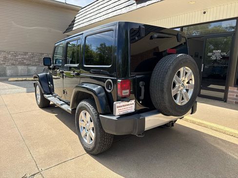 Used 2013 Jeep Wrangler Unlimited Sahara AWD/4WD image 5