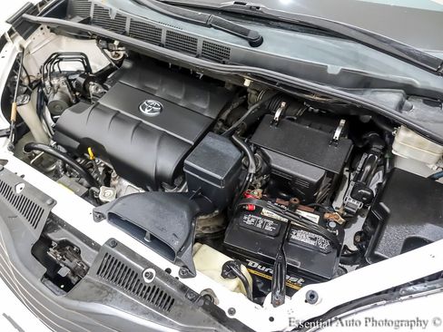 Used 2011 Toyota Sienna LE image 29