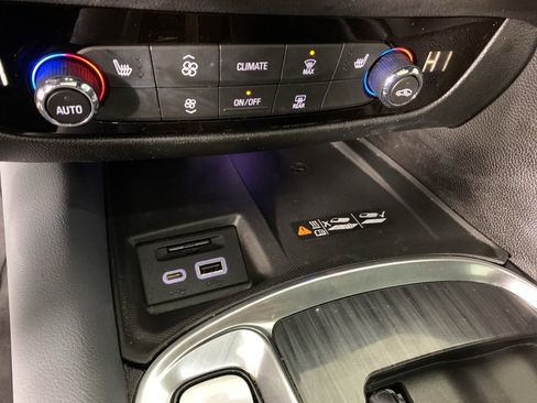 Used 2022 Buick Enclave Essence w/ Experience Buick Package image 25