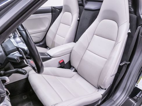 Used 2018 Porsche 718 Boxster S image 11