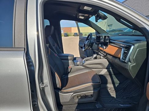 Used 2023 GMC Canyon AT4 w/ AT4 Premium Package AWD/4WD image 14