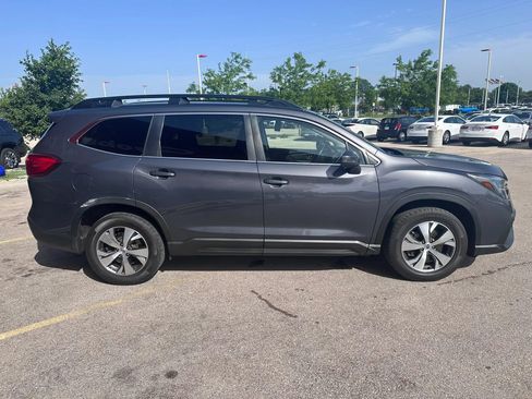 Used 2023 Subaru Ascent Premium w/ Convenience Package AWD/4WD image 4
