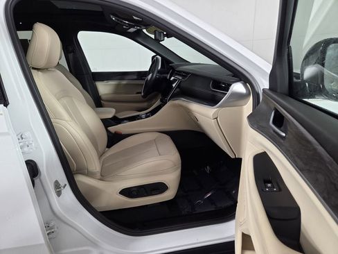 Certified 2024 Jeep Grand Cherokee Limited w/ Luxury Tech Group II image 28