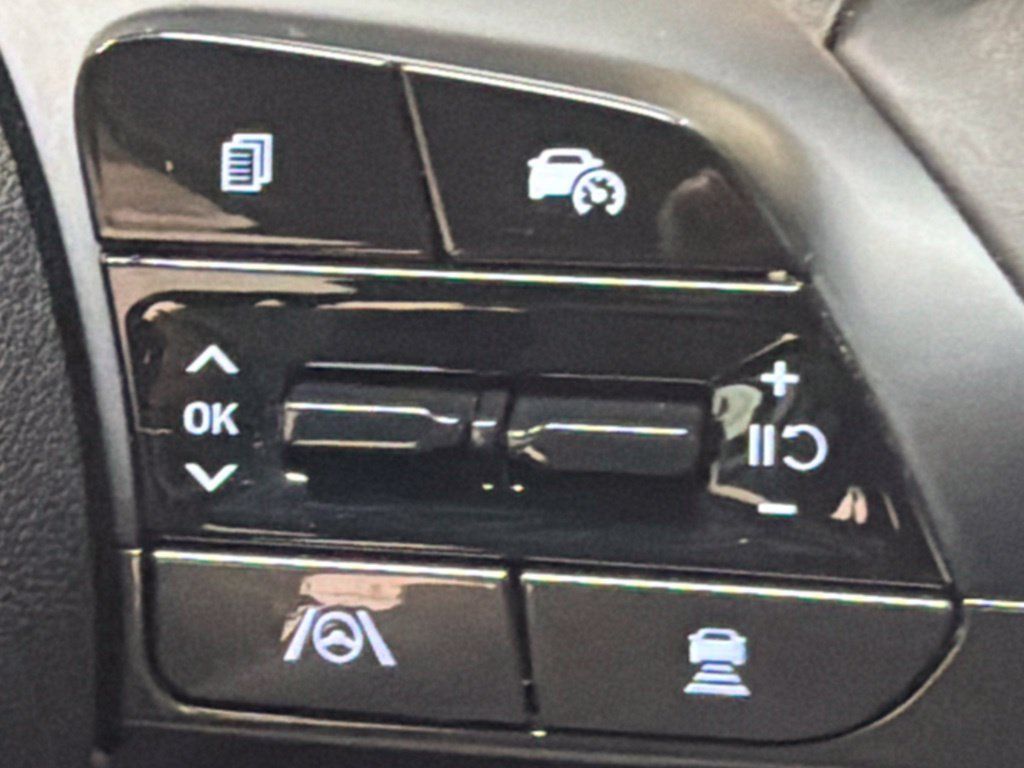 Certified 2024 Hyundai Elantra Limited FWD image 20
