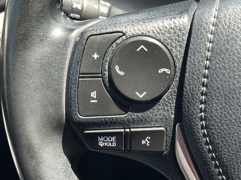 Used 2018 Toyota RAV4 XLE FWD image 19