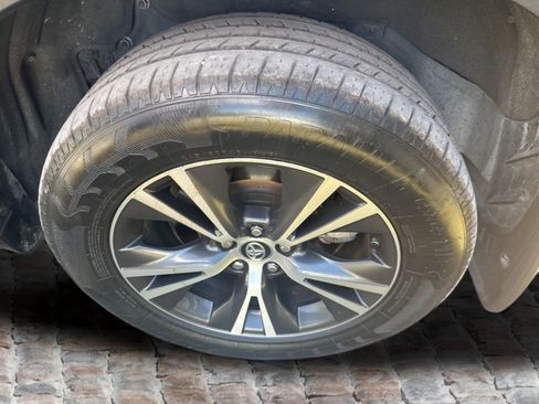 Used 2022 Toyota Highlander LE image 4