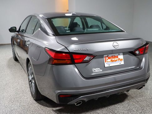 Used 2023 Nissan Altima 2.5 SV w/ SV Premium Package image 9