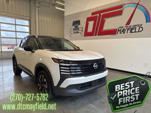 Used 2025 Nissan Kicks SR image 1