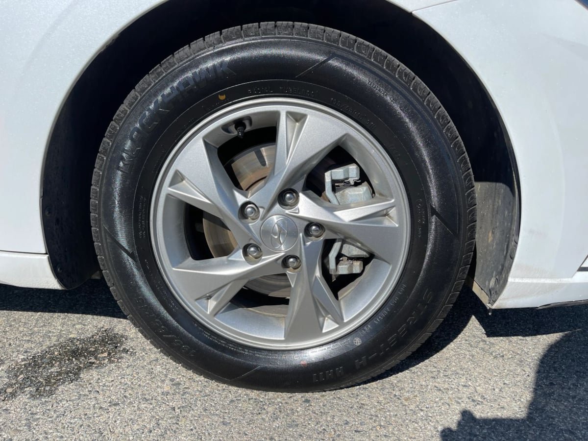 Used 2022 Hyundai Elantra SE FWD image 31