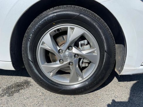 Used 2022 Hyundai Elantra SE FWD image 31