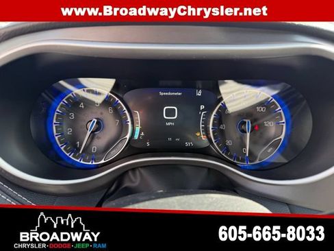 New 2026 Chrysler Pacifica Select AWD/4WD image 18