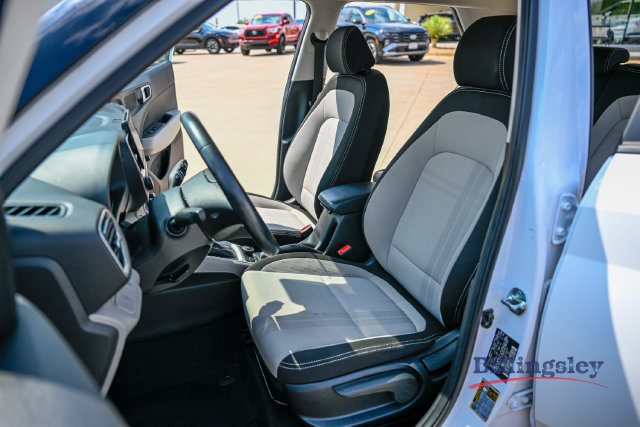 Certified 2025 Hyundai Venue SEL FWD image 10