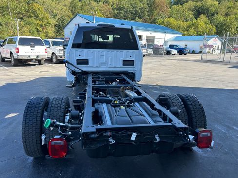 New 2026 Ford F550 4x4 Crew Cab image 10