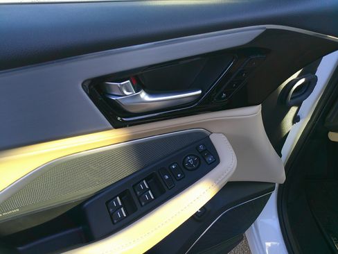 Used 2025 Acura MDX SH-AWD w/ Technology Package image 18