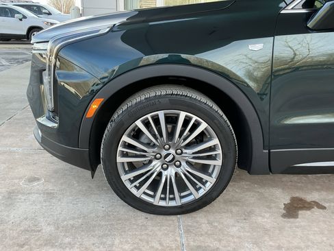 Used 2025 Cadillac XT4 Premium Luxury w/ Technology Package image 25