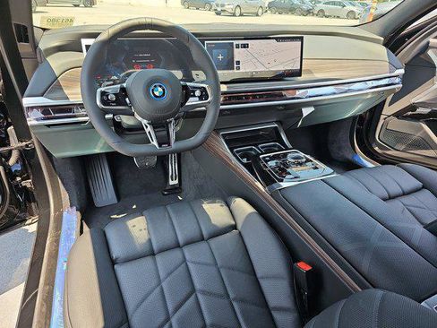New 2025 BMW i7 xDrive60 image 16