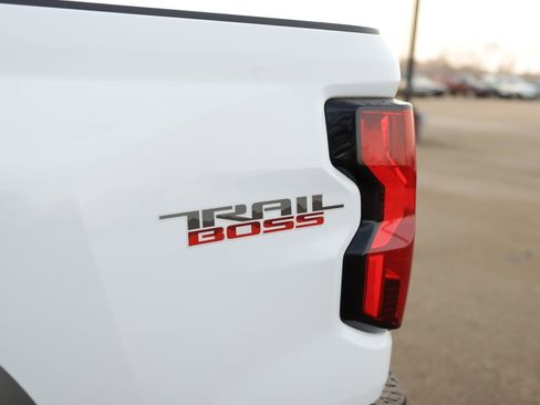 Used 2023 Chevrolet Colorado Trail Boss w/ Technology Package image 34