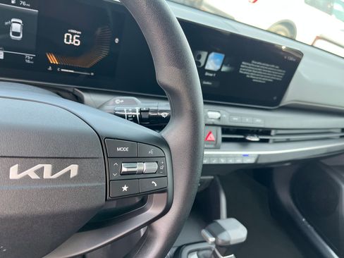 New 2025 Kia K4 LXS image 19