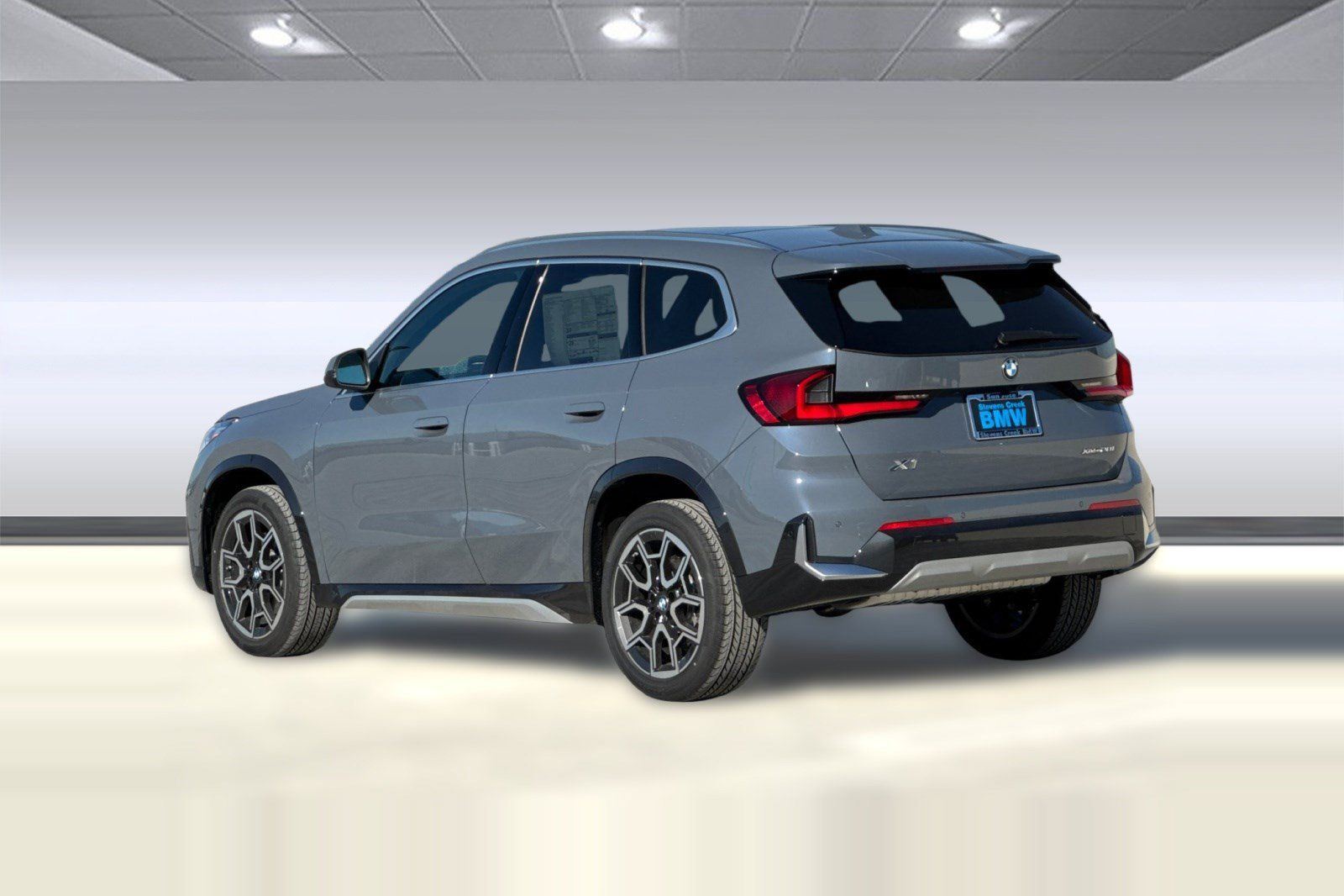 Used 2026 BMW X1 xDrive28i w/ Technology Package AWD/4WD image 3