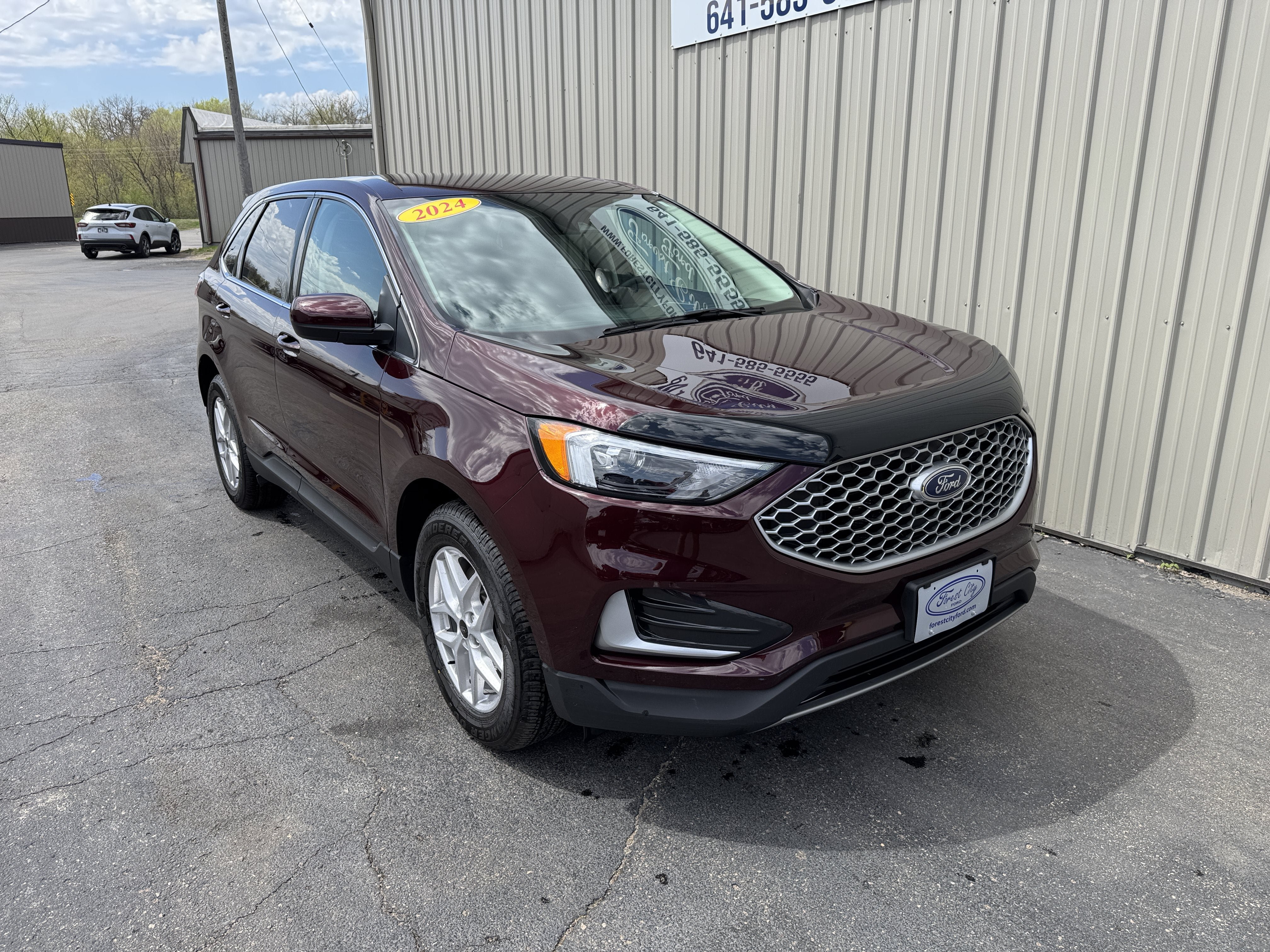 Used 2024 Ford Edge SEL AWD/4WD image 5