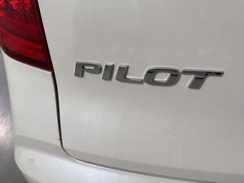 Used 2018 Honda Pilot Touring image 11