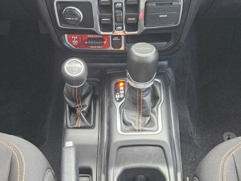 Used 2023 Jeep Gladiator Mojave w/ Cold Weather Group AWD/4WD image 13