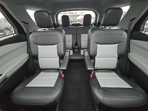 Used 2023 Ford Explorer XLT w/ Equipment Group 202A image 25
