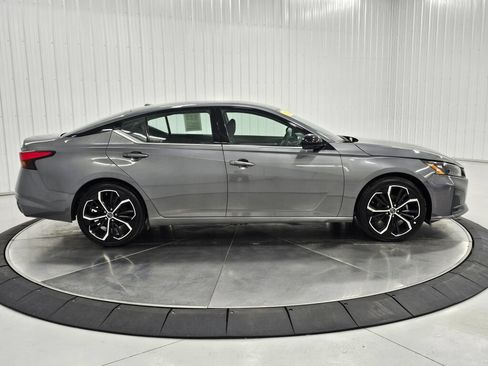 Used 2024 Nissan Altima 2.5 SR FWD image 6