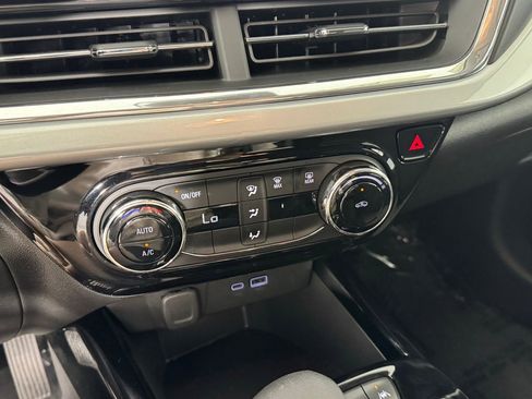Used 2025 Chevrolet Trax LT FWD image 24