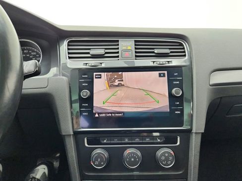 Used 2018 Volkswagen Golf SE image 35