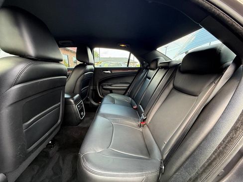 Used 2014 Chrysler 300 w/ Driver Convenience Group image 17