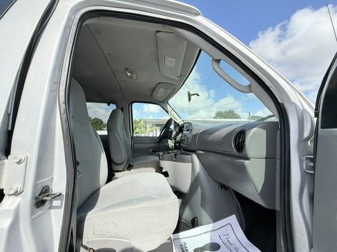 Used 2008 Ford E-150 and Econoline 150 Wagon RWD image 18