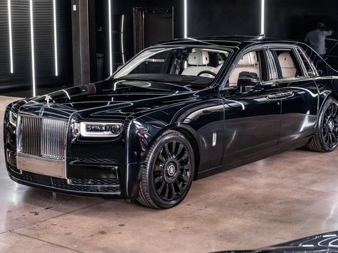 Used 2022 Rolls-Royce Phantom Sedan w/ The Phantom Package RWD image 4