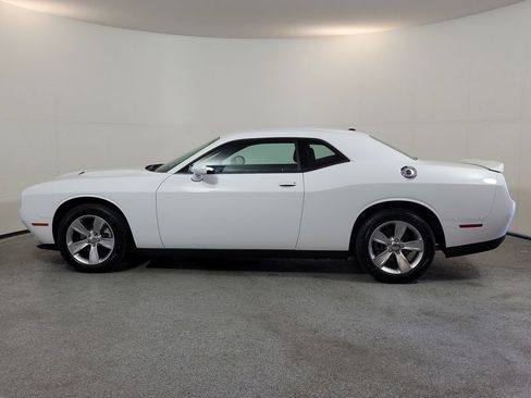 Used 2022 Dodge Challenger SXT RWD image 4