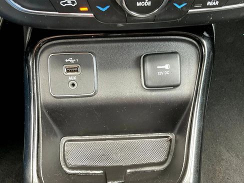 Used 2020 Jeep Compass Latitude image 32