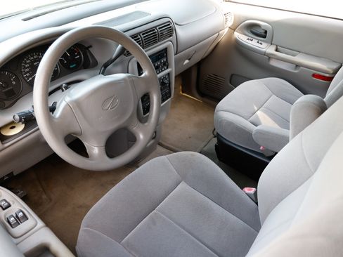 Used 2004 Oldsmobile Silhouette GL image 4