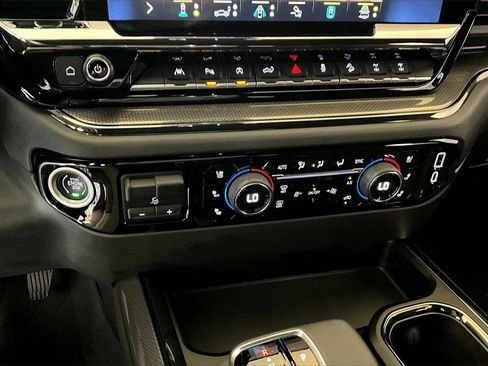 Used 2022 Chevrolet Silverado 1500 ZR2 w/ Technology Package image 28